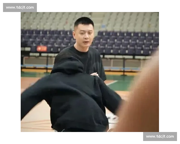 辽宁男篮夏训正式启动！杨鸣治军严苛 + 形象亮眼，弗格离队后内线重建迫在眉睫